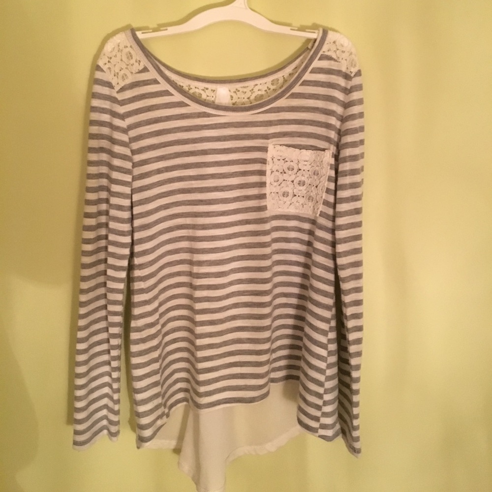 Gray and white girls shirt